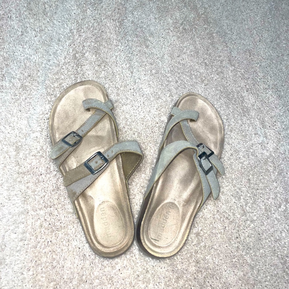 Women’s Sz 6 Tan Madden Girl Bryce Footbed Sandals